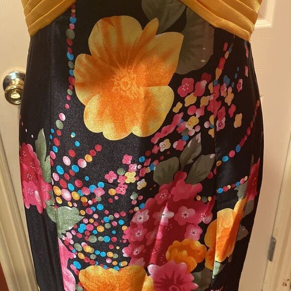 WOW! Prom/Pageant Dress Size 12 - Picture 4 of 8